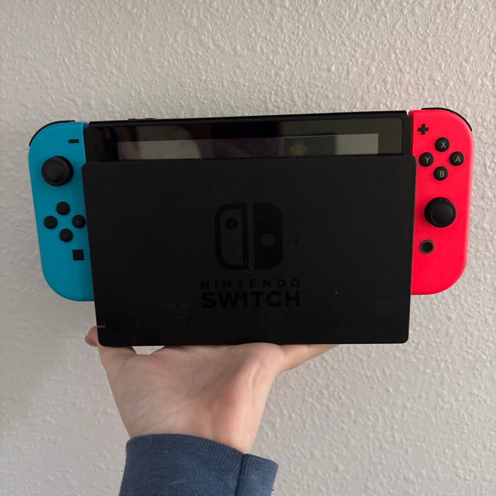 Nintendo switch joy con console and charging dock